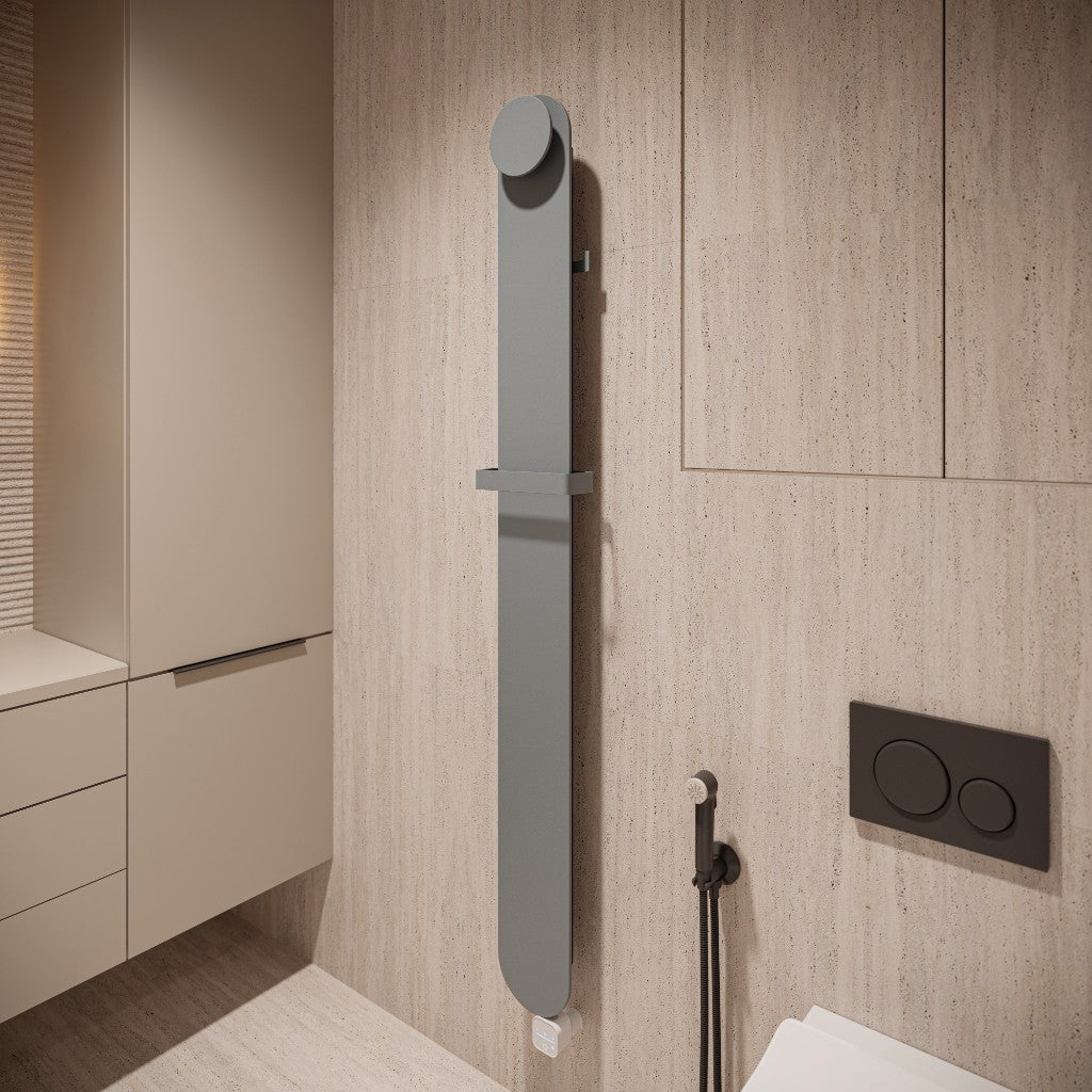 Model O stone grey 160x1600 — schuin aanzicht in badkamer