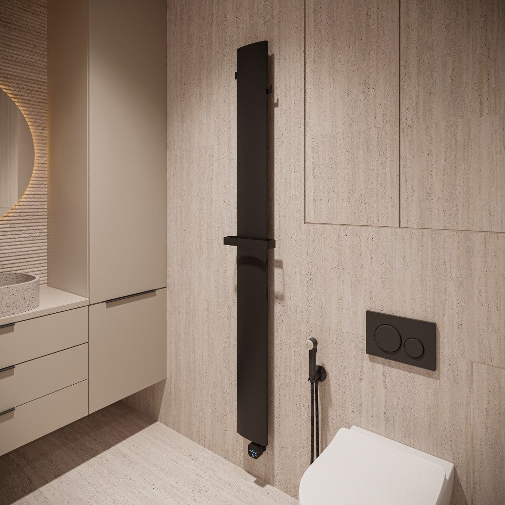 Stilo midnight noir 1800x170 — schuin aanzicht in badkamer